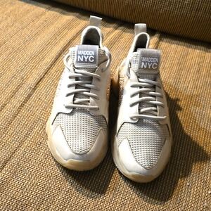 Steve Madden NYC SZ 6 womens rose gold shoes